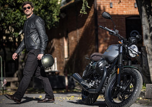 Zur Kategorie BEKLEIDUNG