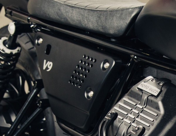 Alu-Seitenabdeckung Set schwarz Moto Guzzi V7 III / V9 Bobber